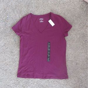 Banana Republic med v neck woman’s tshirt